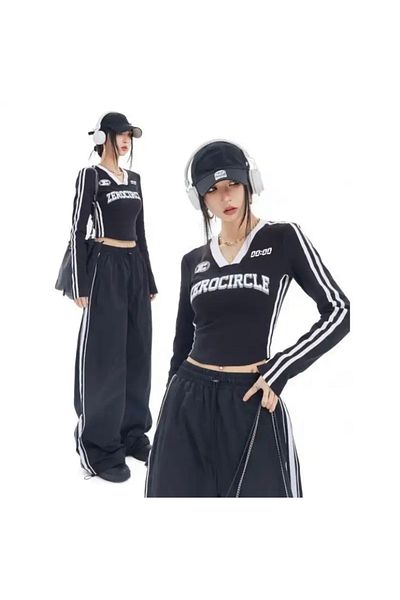 DEEFWEAR Y2k V-neck crop top