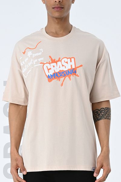 AMAZING CRASH Μπεζ μπλουζάκι Unisex με στάμπα με λαιμόκοψη Oversize
