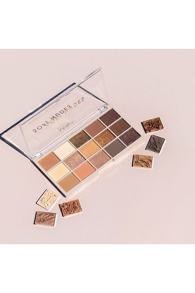 Make Up Academy مجموعة ظلال عيون ناعمة مكونة من 15 قطعة
