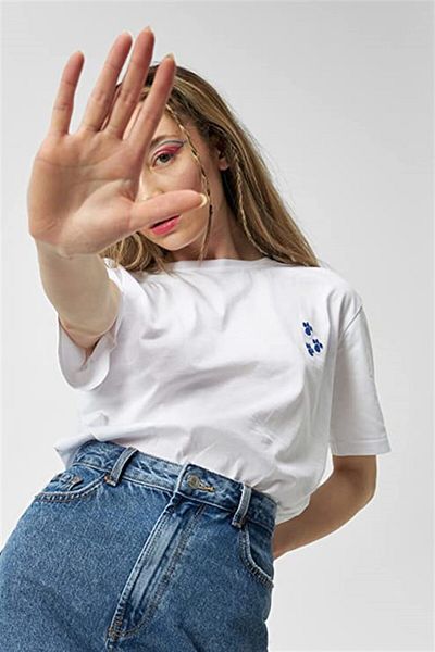 The Socks Company Foot Steps Crew Neck Άνετη εφαρμογή Κεντημένο λευκό μπλουζάκι Unisex σε κουτί