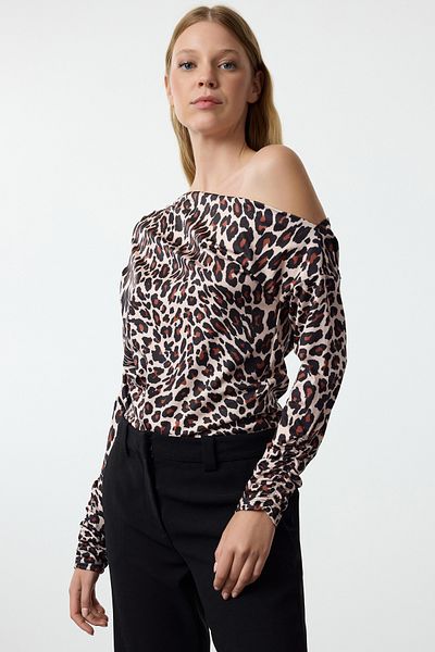 Trendyol Collection leoparD Print Stretch knitteD Blouse - Flowing Collar, Multicolor TWOAW21BZ1383