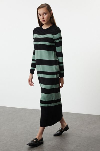 Trendyol Modest Πλεκτό φόρεμα με ραβδώσεις - Μαύρο και Χακί με μπλοκ TCTAW25EB00040