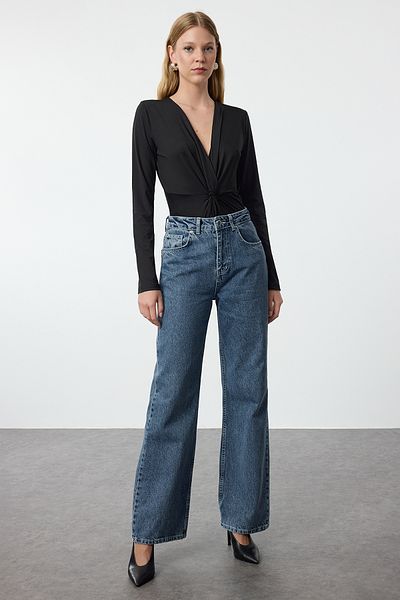 Trendyol Collection Elastyczne i skręcane, czarne, dzianinowe body z detalami - dopasowane do ciała, z napami u dołu TWOAW25BD00016