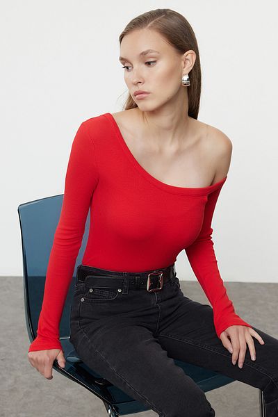Trendyol Collection Червена еластична памучна блуза с въже - с отворени рамене, вталена TWOAW23BZ00475