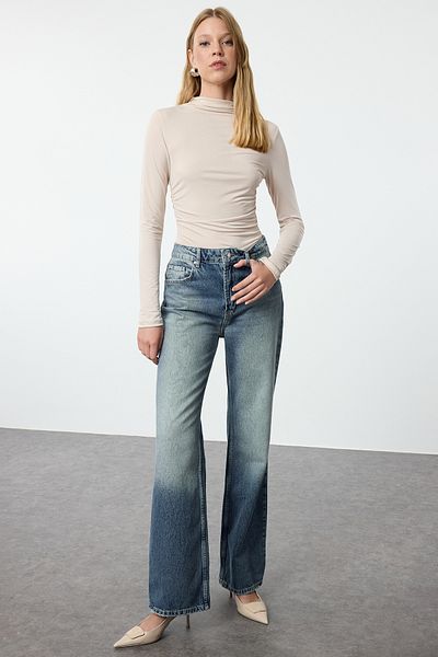 Trendyol Collection Stretch-Strickbluse mit Stehkragen und Kordelzug mit Schmucksteinen - Lange Ärmel, langer Schnitt TWOAW24BZ00018