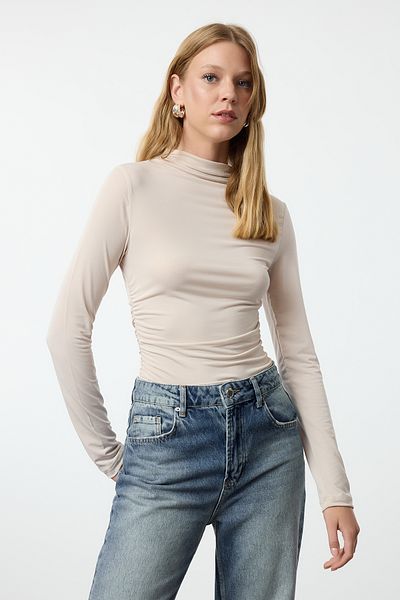 Trendyol Collection Stretch-Strickbluse mit Stehkragen und Kordelzug mit Schmucksteinen - Lange Ärmel, langer Schnitt TWOAW24BZ00018