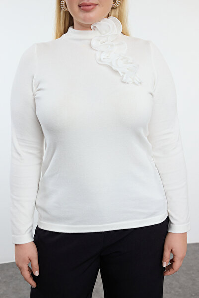 Trendyol Curve Premium Soft Quality Ecru Knitwear Sweater - Brush Collar TBBAW25AN00035