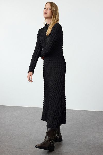 Trendyol Collection Flexibilní černé maxi pletené šaty A-Line – stojáček, pevná textura TWOAW25EL00197
