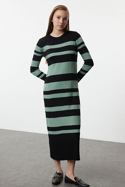 Trendyol Modest Πλεκτό φόρεμα με ραβδώσεις - Μαύρο και Χακί με μπλοκ TCTAW25EB00040