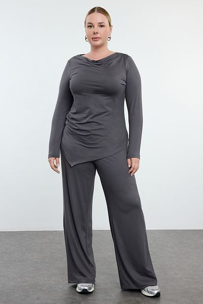 Trendyol Curve Anthrazitfarbenes Premium-Strickset mit U-Boot-Ausschnitt in Übergröße – TBBAW25CP00015
