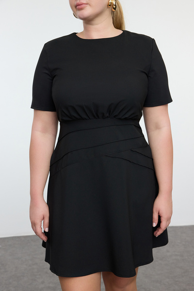 Trendyol Curve Czarna Mini Drapowana - Cienka Wyściełana Sukienka w Kształcie Litery A, Krótki Rękaw