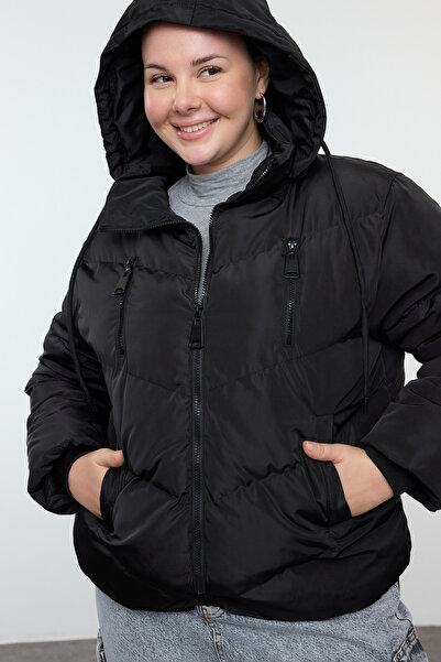 Trendyol Curve Fekete Regular Fit pufferkabát - cipzárral és zsebbel TBBAW25AW00011