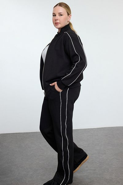 Trendyol Curve Schwarzes Trainingsanzug-Set in Übergröße – Stehkragen, Ripsdetails, Fleece TBBAW25CP00012