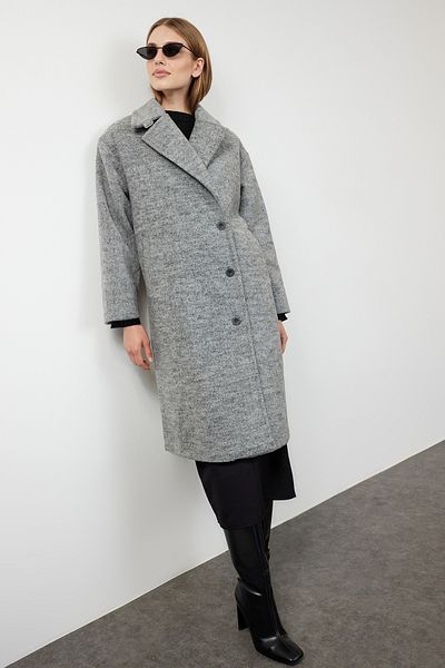 Trendyol Collection Vlněný midi kabát Regular Fit – podrobný šedý límec TWOAW25KB00042