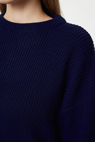 Trendyol Collection Sötétkék széles szabású bordás puha textúrájú kötöttáru pulóver TWOAW25KZ00342