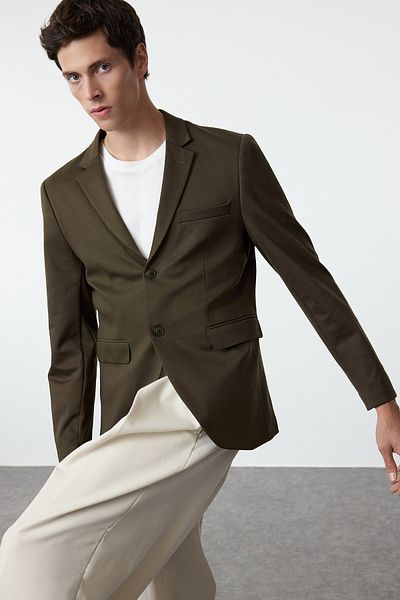 Trendyol Collection Khakifarbene Slim-Fit-Strickjacke aus dehnbarem Stoff TMNAW23CE00025