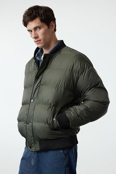 Trendyol Collection Kurtka zimowa khaki – regularny krój, gumowe detale TMNAW25MO00016