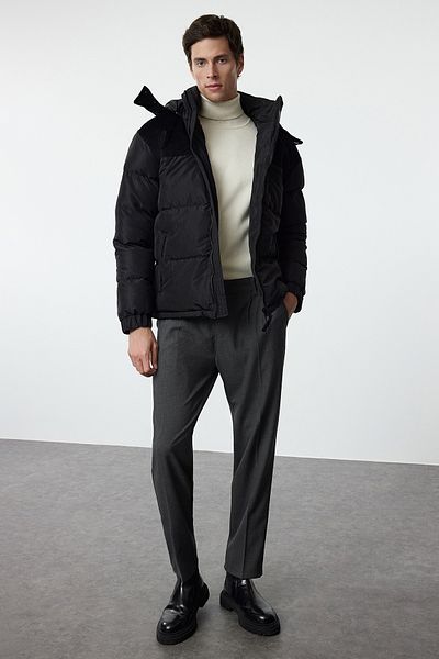 Trendyol Collection Černá zimní bunda Regular Fit s kapucí Tmnaw25Mo00018