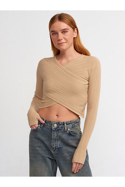 Dilvin 10354 Pulover crop cu decolteu în V-bej