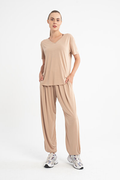 Tria Body TRIA BODY - μοντέρνο μπλουζάκι με λαιμόκοψη σε σχήμα V