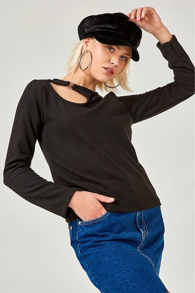 AQE FASHION Μαύρο πλεκτό λαιμόκοψη με λεπτομέρεια γυναικεία μπλούζα με λαιμόκοψη
