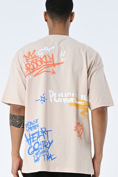 AMAZING CRASH Μπεζ μπλουζάκι Unisex με στάμπα με λαιμόκοψη Oversize
