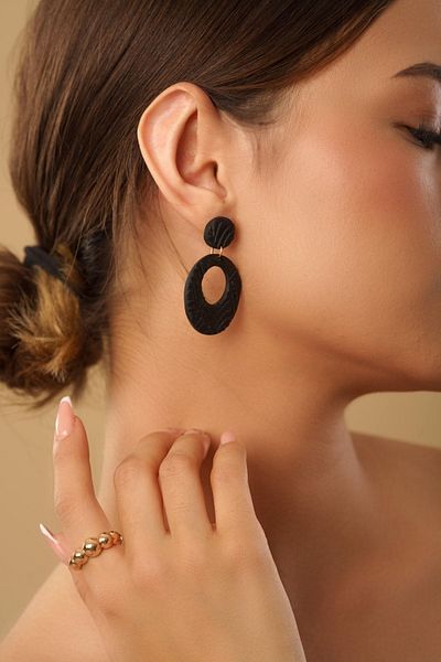 Gizy Store Women's Design Polymer Clay Textured Black Earrings