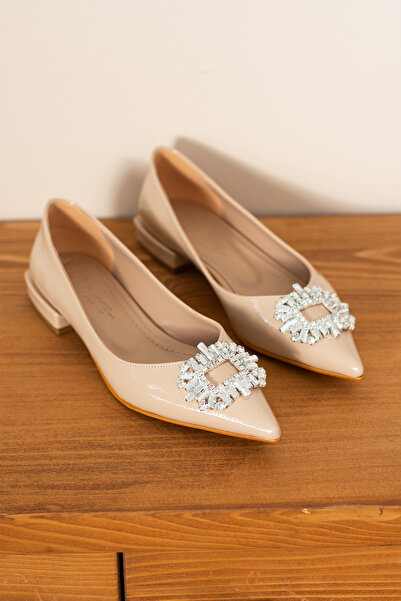 Volare Shoes Sivri Burun Bej Rugan Parlak Taş Detaylı Babet Ayakkabı Lyon