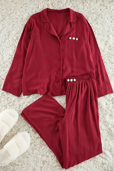 Kolekcia Trendyol Viskózová pyžamová súprava - Claret Red Rose Príslušenstvo Detailné Thmaw25pt00080