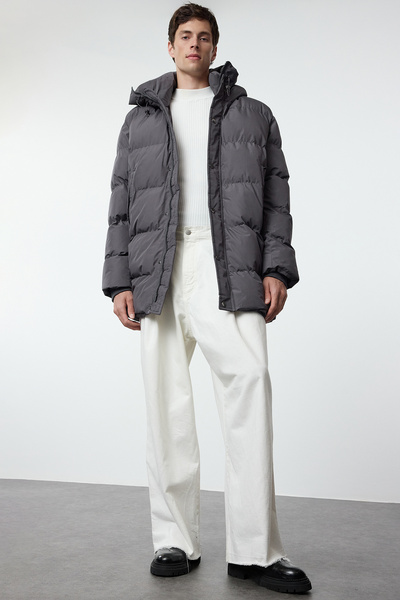 Trendyol Collection Antracitová zimní bunda Puffer s kapucí a zipem – Regular Fit TMNAW25MO00021