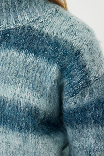 Trendyol Collection Miękki sweter z dzianiny w kolorze benzyny - Twoaw25Kz00255