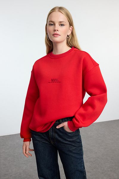 Trendyol Collection Oversize Red Slogan Embroidered Fleece Knitted SWeatshirt - TWOAW25sw00148