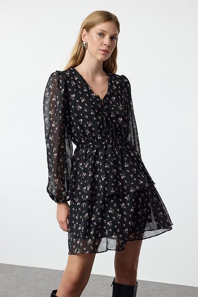 Trendyol Collection Černý puntíkovaný květinový potisk Skater Šifon Tkané šaty Twoaw25El00275