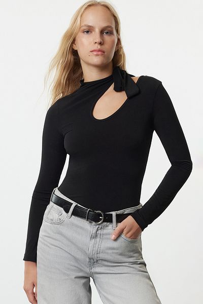 Trendyol Collection Flexibler schwarzer Strickbody - Neckholder, Druckknopf, taillierter Body TWOAW25BD00008