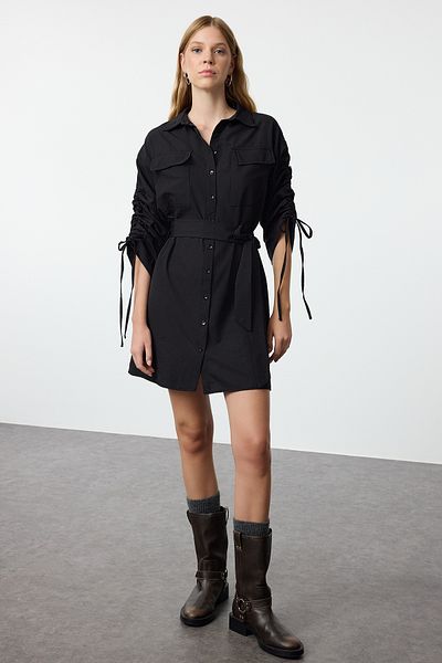 Trendyol Collection Mini tkané košilové šaty s kapsou a stahovací šňůrkou, černé Twoaw25el00187