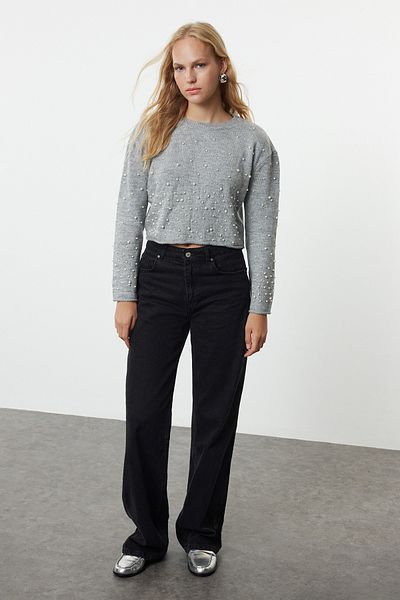 Trendyol Collection Světle šedý kamenný vyšívaný úpletový svetr s měkkou texturou - Twoaw25Kz00133