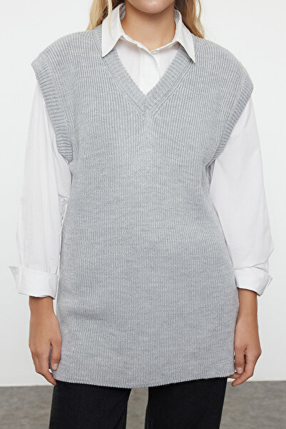 Trendyol Collection Gray V-Neck Knitwear Sweater - TWOAW25SV00018
