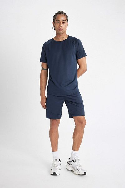 DeFacto Slim-Fit-Sportshorts mit schmaler Passform – kurzes Bein B4737ax24au