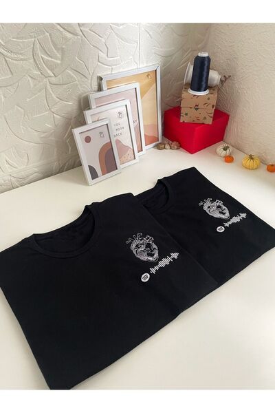 Kalpli Nakış ve Spotify Şarkı Kodu Unisex Siyah Oversize Baskılı Çift Sevgili Tshirt