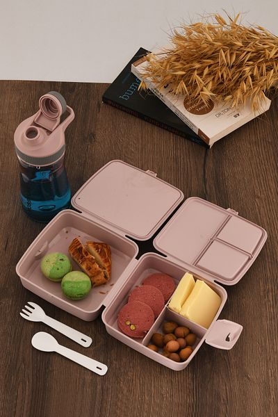 Zuu Baby Pink Water Bottle 2-piece Lunch Box - Product with Spoon