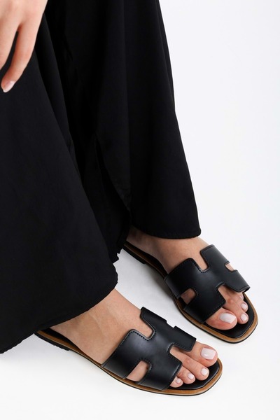 Shoeberry Black Penny Women's Slippers - Skin Plain Design