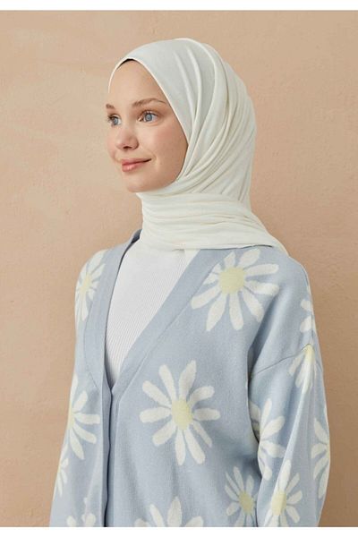 Larissa Scarf Cream Colored Combed Shawl