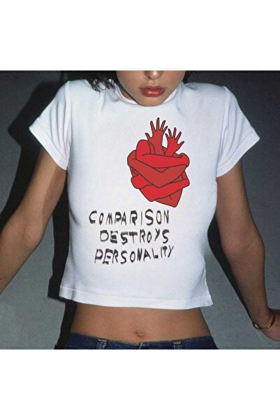 MAYDAY CULTURE Γυναικείο μπλουζάκι με στάμπα με λαιμόκοψη σε μήκος μέσης