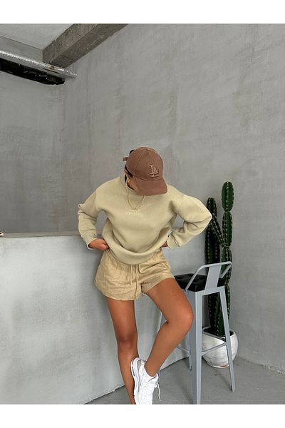 Cappmoda SWT-14262 Φούτερ με λαιμόκοψη με λαιμόκοψη με τρεις κλωστές με ανάγλυφο στάμπα