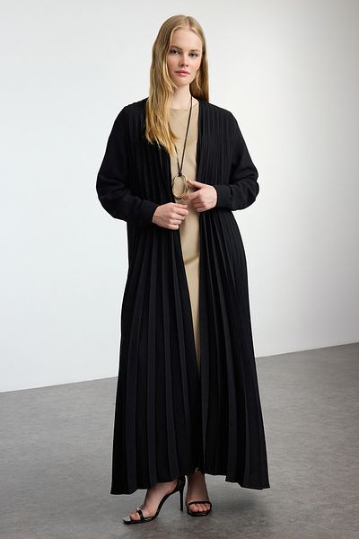 Trendyol Modest Plissierte schwarze Kappe - Ferace/Abaya TCTAW25KF00008