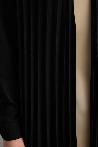 Trendyol Modest Plisovaná černá čepice - Ferace/Abaya TCTAW25KF00008