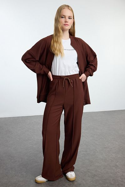 Trendyol Modest Übergroßes, strukturiertes Trainingsanzug-Set in Braun - TCTAW25EN00004