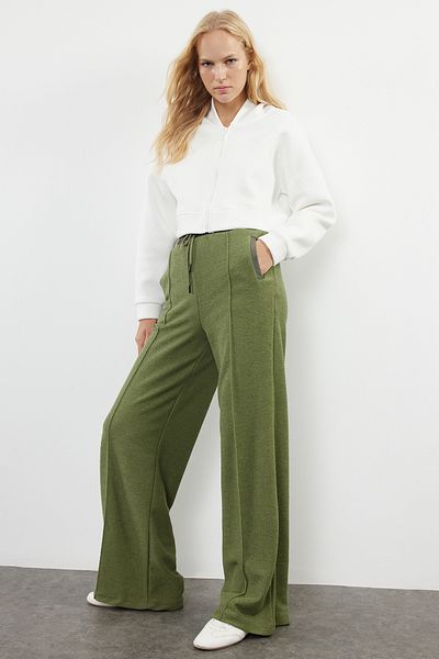 Trendyol Collection Khakifarbene Jogginghose mit geradem Schnitt - ParachutE Garni DEtail, TWOAW24EA00022