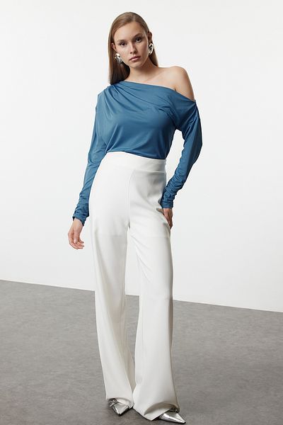 Trendyol Collection Indigo ασύμμετρη λαιμόκοψη ελαστική πλεκτή μπλούζα TWOAW21BZ1383