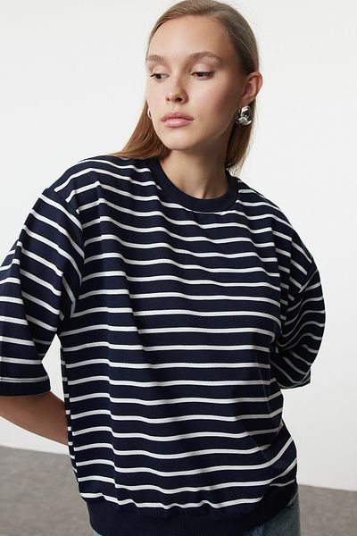 Trendyol Collection Sötétkék csíkos, széles szabású pulóver - TWOAW25sw00187